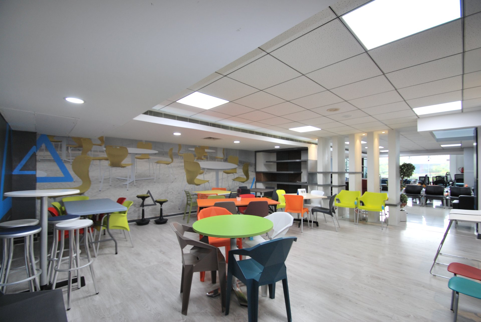 Monarch Furnitures 4